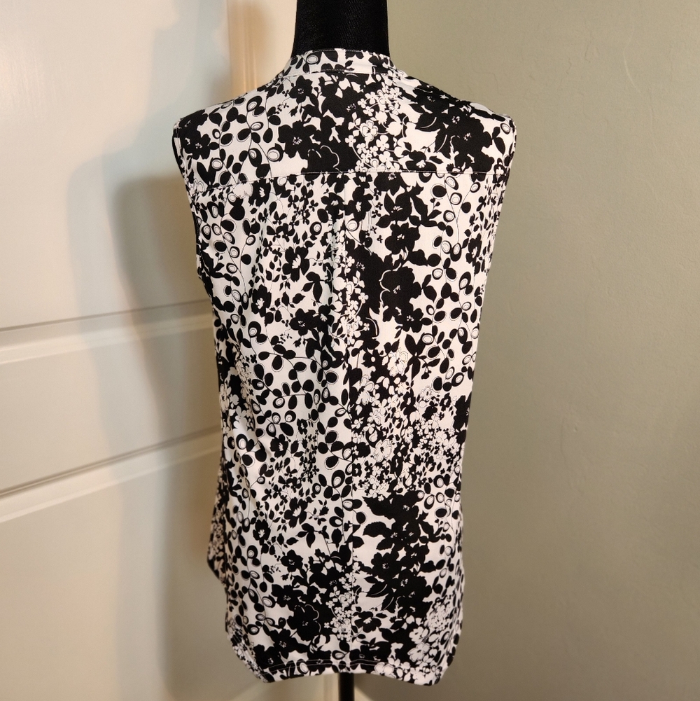 Southern Lady Monochrome Floral Blouse - Picture 3 of 7